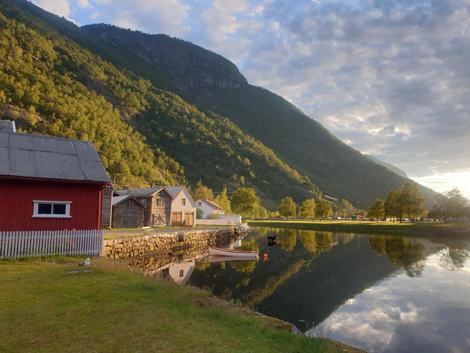 Вилла Kvammehuset Pa Gamle Лердалсёйри Экстерьер фото